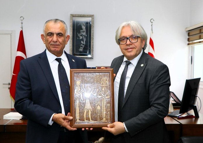 EYUDER Başkanı Sayın Doç. Dr. Adem ÇİLEK, KKTC Eğitim Bakanı Sayın Nazım Çavuşoğlu ile makamında görüştü.